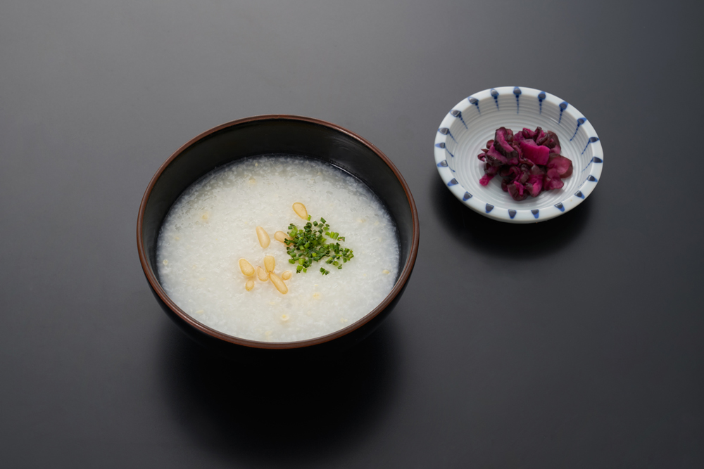 Rice porridge of pine nut